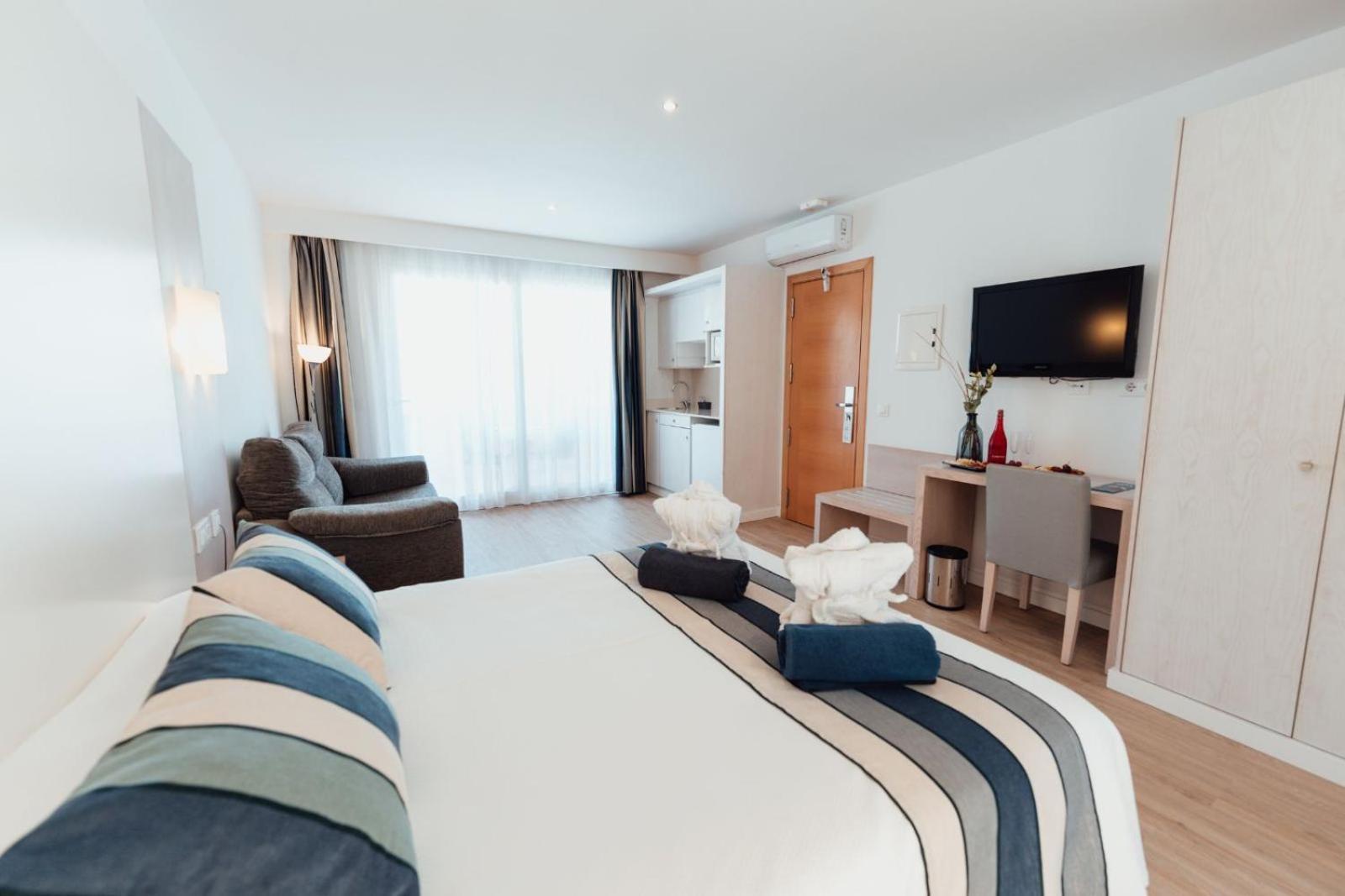 Deluxe Double Room Pool View